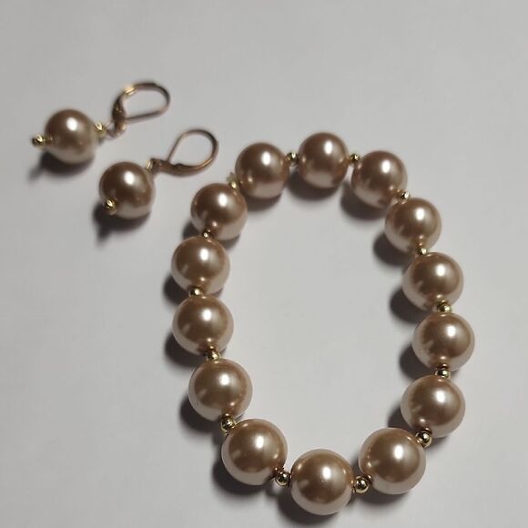 Stretch Faux Pearl Bracelet and Earring Set - Picture 1 of 3